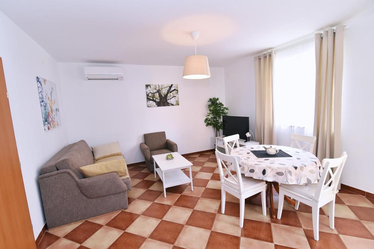 באסקה Apartments Luni מראה חיצוני תמונה